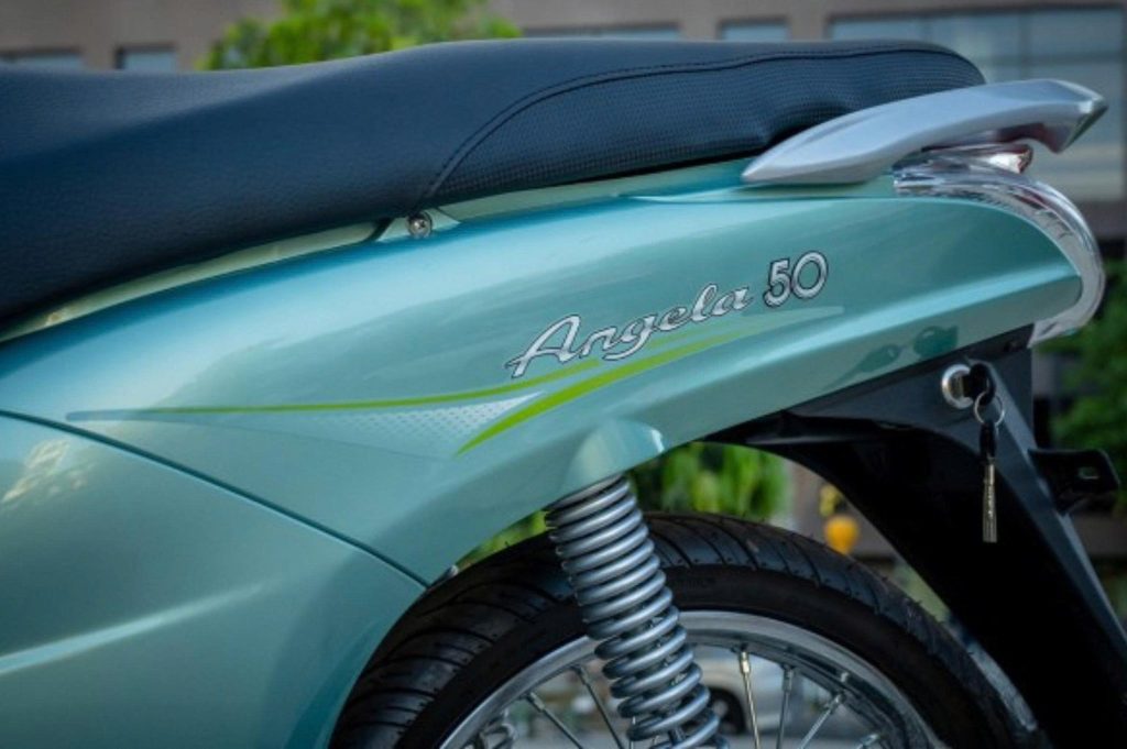 Logo dán sắc nét, nổi bật