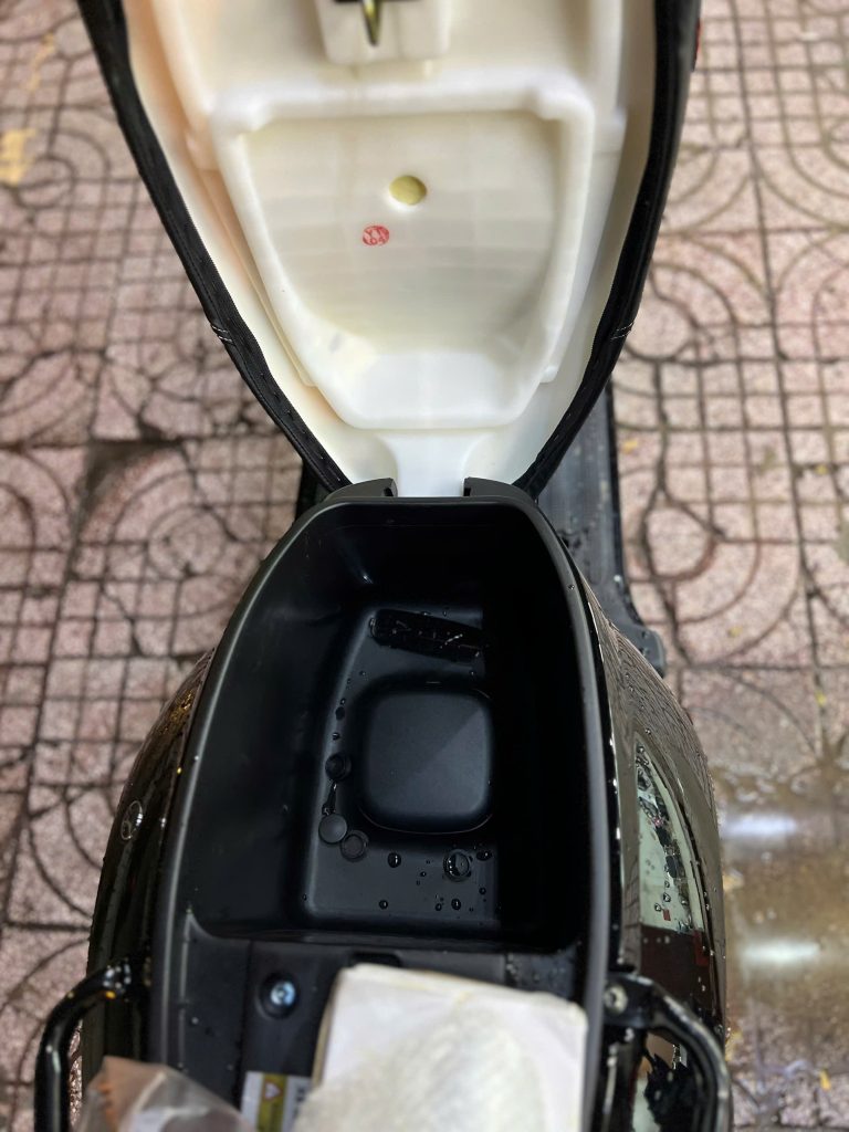 Cốp rộng tha hồ bỏ đồ