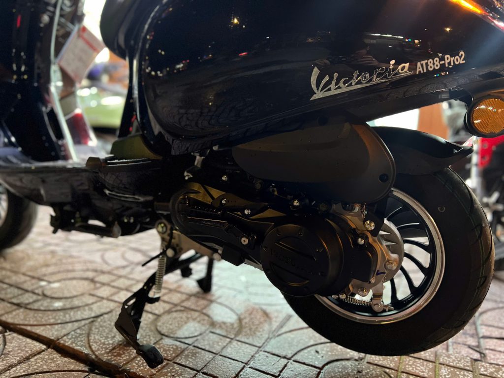 Khoang yên và sàn để chân