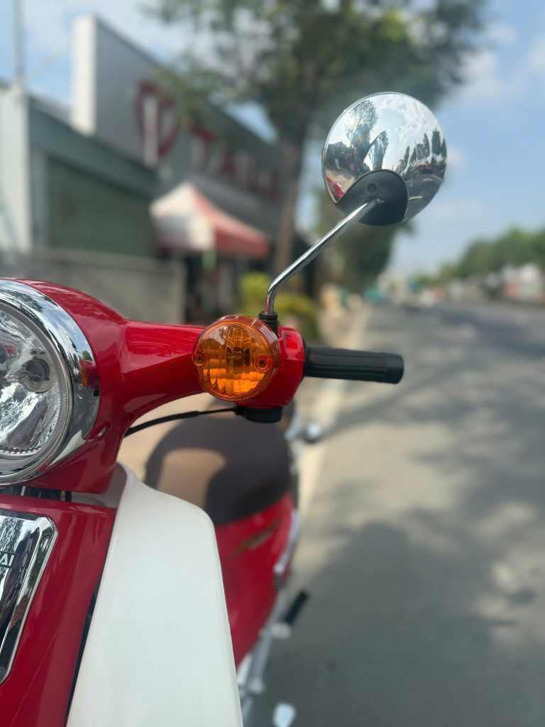 Xe không chạy theo kiểu dáng quá hiện đại mà giữ lại nét cổ điển