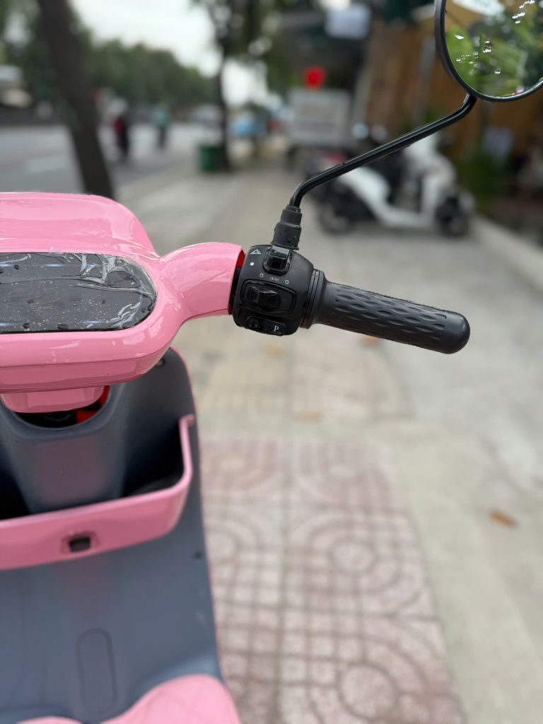 Vừa di chuyển vừa dùng làm xe điện thời trang