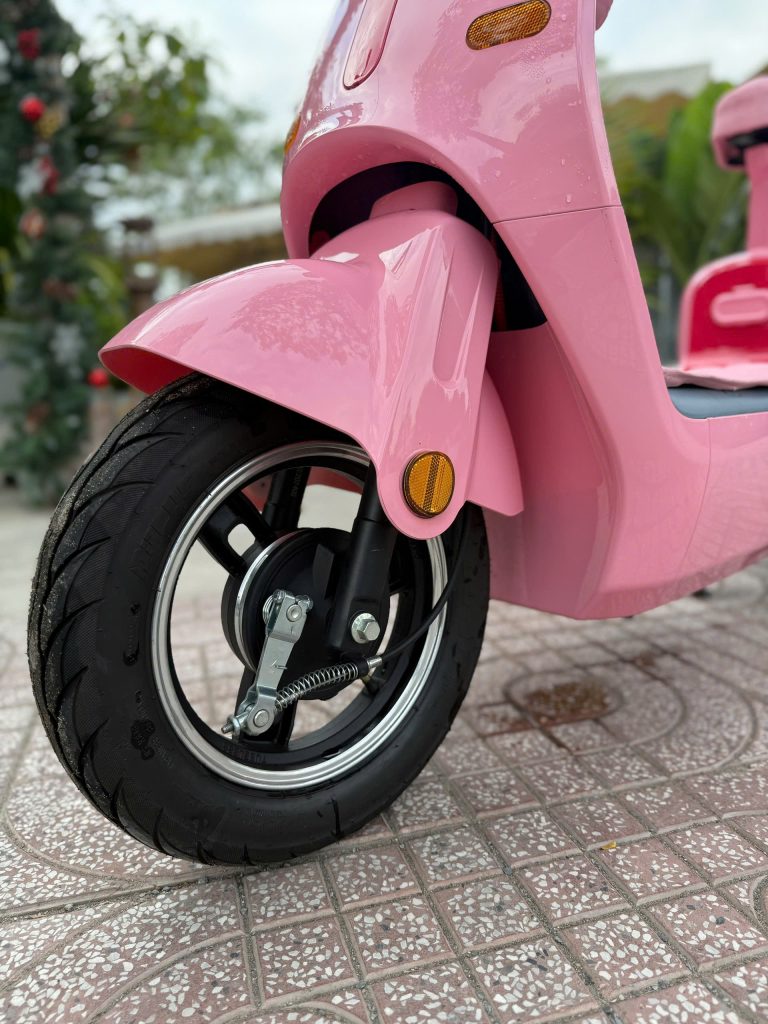 VC K1 được trang bị phanh gốm thủy lực